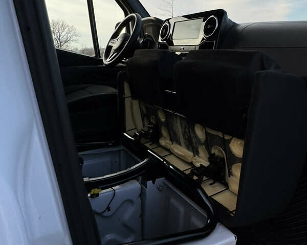 Белый Мерседес Sprinter, объемом двигателя 2.99 л и пробегом 127 тыс. км за 60500 $, фото 32 на Automoto.ua