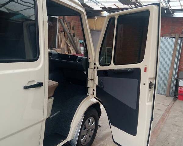Белый Мерседес Sprinter, объемом двигателя 2.9 л и пробегом 500 тыс. км за 6500 $, фото 33 на Automoto.ua