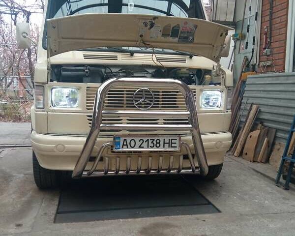 Белый Мерседес Sprinter, объемом двигателя 2.9 л и пробегом 500 тыс. км за 6500 $, фото 2 на Automoto.ua