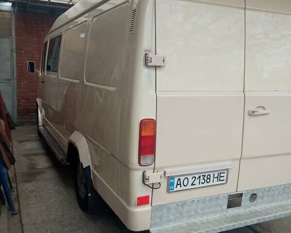 Белый Мерседес Sprinter, объемом двигателя 2.9 л и пробегом 500 тыс. км за 6500 $, фото 3 на Automoto.ua