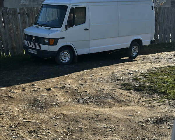 Білий Мерседес Sprinter, об'ємом двигуна 2.3 л та пробігом 280 тис. км за 5000 $, фото 1 на Automoto.ua