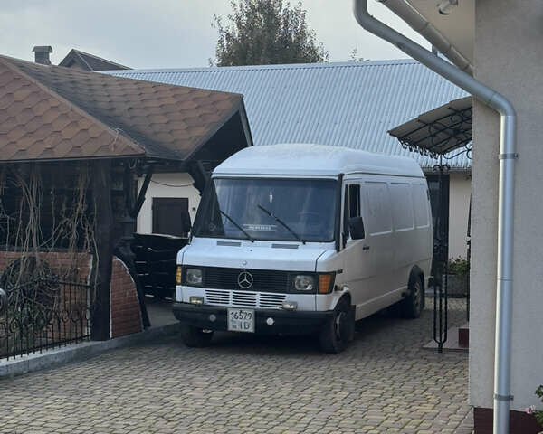 Мерседес Sprinter 1995 в Коломые на Automoto.ua Белый Мерседес Sprinter, объемом двигателя 2.5 л и пробегом 256 тыс. км за 3400 $, фото 4 на Automoto.ua