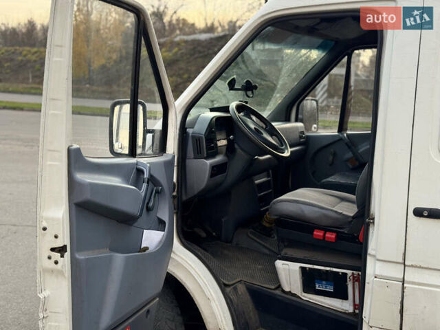 Белый Мерседес Sprinter, объемом двигателя 2.3 л и пробегом 300 тыс. км за 2999 $, фото 13 на Automoto.ua