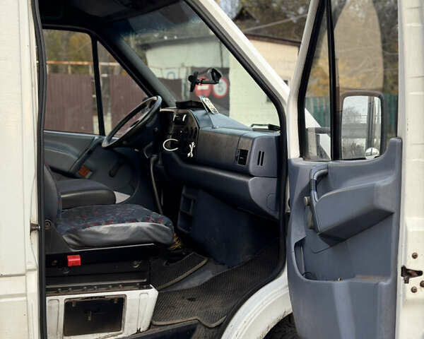 Белый Мерседес Sprinter, объемом двигателя 2.3 л и пробегом 300 тыс. км за 2999 $, фото 12 на Automoto.ua