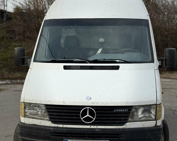 Белый Мерседес Sprinter, объемом двигателя 2.3 л и пробегом 300 тыс. км за 2999 $, фото 10 на Automoto.ua