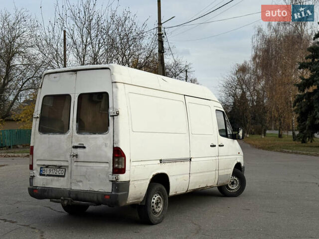 Белый Мерседес Sprinter, объемом двигателя 2.3 л и пробегом 300 тыс. км за 2999 $, фото 4 на Automoto.ua