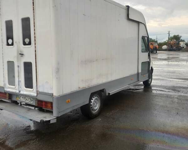 Белый Мерседес Sprinter, объемом двигателя 0 л и пробегом 300 тыс. км за 3800 $, фото 2 на Automoto.ua