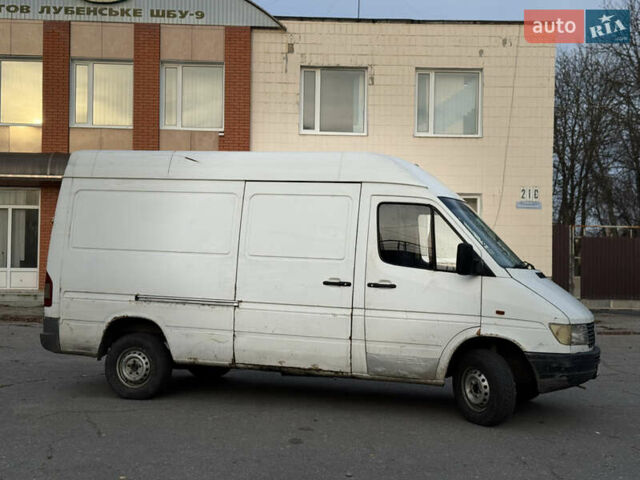 Белый Мерседес Sprinter, объемом двигателя 2.3 л и пробегом 300 тыс. км за 2999 $, фото 3 на Automoto.ua