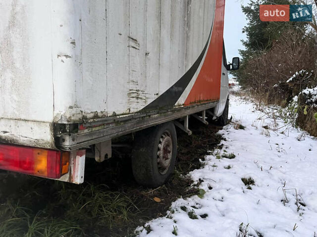 Белый Мерседес Sprinter, объемом двигателя 2.3 л и пробегом 360 тыс. км за 5400 $, фото 3 на Automoto.ua