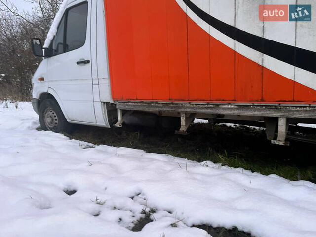 Белый Мерседес Sprinter, объемом двигателя 2.3 л и пробегом 360 тыс. км за 5400 $, фото 8 на Automoto.ua