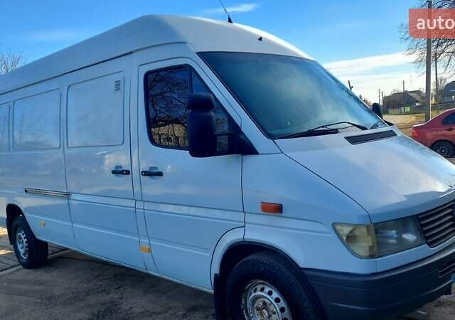 Белый Мерседес Sprinter, объемом двигателя 2.9 л и пробегом 590 тыс. км за 7700 $, фото 2 на Automoto.ua