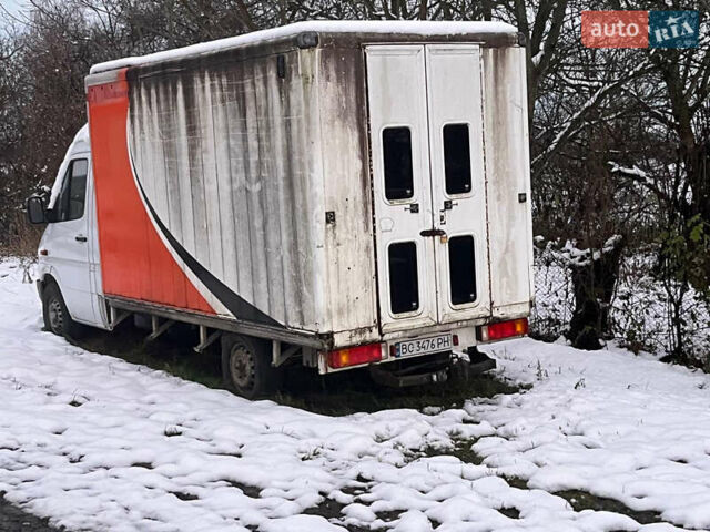 Белый Мерседес Sprinter, объемом двигателя 2.3 л и пробегом 360 тыс. км за 5400 $, фото 10 на Automoto.ua