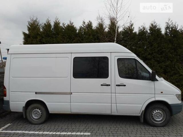 Белый Мерседес Sprinter, объемом двигателя 2.9 л и пробегом 400 тыс. км за 6000 $, фото 2 на Automoto.ua