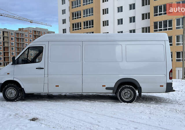 Белый Мерседес Sprinter, объемом двигателя 2.9 л и пробегом 72 тыс. км за 10900 $, фото 2 на Automoto.ua
