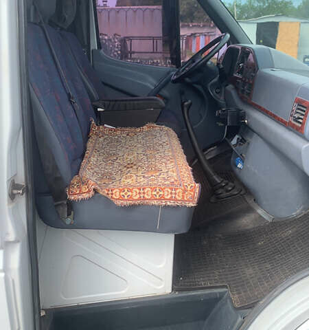 Белый Мерседес Sprinter, объемом двигателя 2.3 л и пробегом 750 тыс. км за 4800 $, фото 4 на Automoto.ua