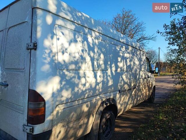Белый Мерседес Sprinter, объемом двигателя 2.9 л и пробегом 550 тыс. км за 6200 $, фото 2 на Automoto.ua