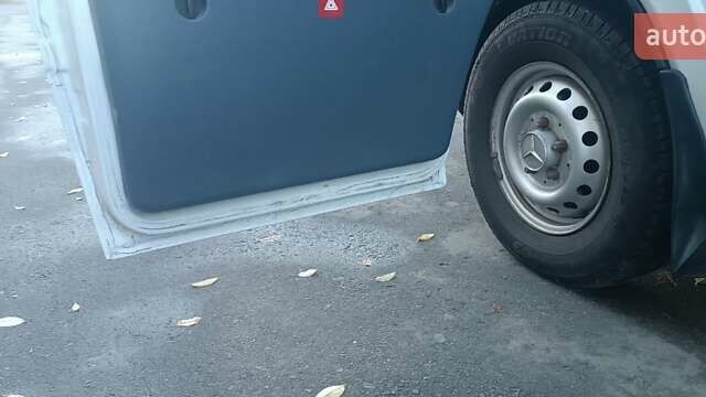 Белый Мерседес Sprinter, объемом двигателя 2.9 л и пробегом 400 тыс. км за 11000 $, фото 13 на Automoto.ua