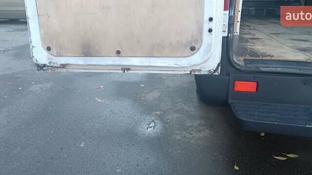 Белый Мерседес Sprinter, объемом двигателя 2.9 л и пробегом 400 тыс. км за 11000 $, фото 8 на Automoto.ua