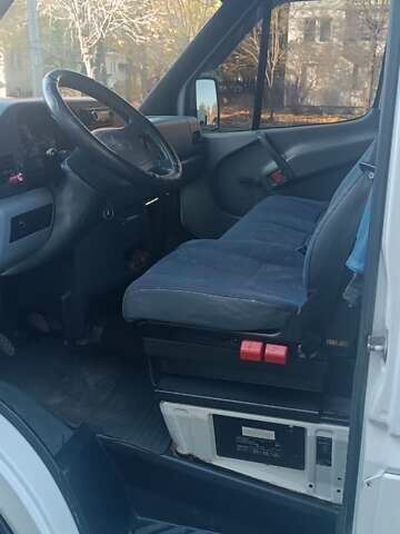 Белый Мерседес Sprinter, объемом двигателя 2.9 л и пробегом 400 тыс. км за 11000 $, фото 16 на Automoto.ua