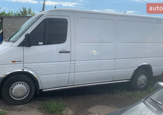 Белый Мерседес Sprinter, объемом двигателя 2.3 л и пробегом 750 тыс. км за 4800 $, фото 5 на Automoto.ua
