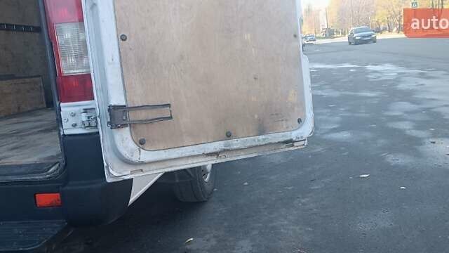 Белый Мерседес Sprinter, объемом двигателя 2.9 л и пробегом 400 тыс. км за 11000 $, фото 9 на Automoto.ua