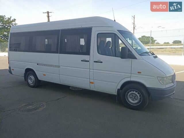 Белый Мерседес Sprinter, объемом двигателя 2.9 л и пробегом 923 тыс. км за 12500 $, фото 4 на Automoto.ua