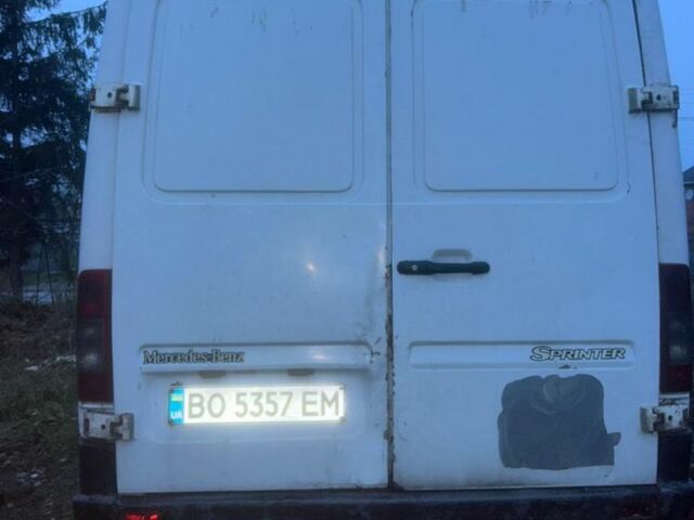 Белый Мерседес Sprinter, объемом двигателя 0 л и пробегом 300 тыс. км за 5676 $, фото 3 на Automoto.ua