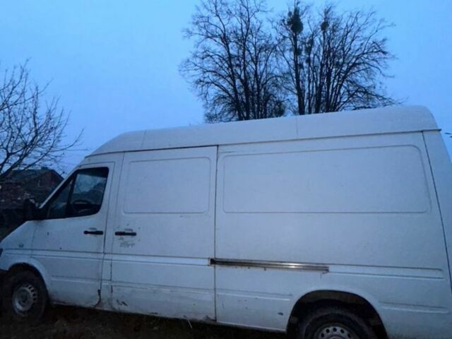Белый Мерседес Sprinter, объемом двигателя 0 л и пробегом 300 тыс. км за 5676 $, фото 2 на Automoto.ua