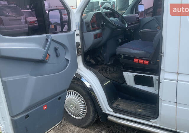 Белый Мерседес Sprinter, объемом двигателя 2.3 л и пробегом 750 тыс. км за 4800 $, фото 3 на Automoto.ua