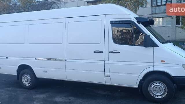 Белый Мерседес Sprinter, объемом двигателя 2.9 л и пробегом 400 тыс. км за 11000 $, фото 2 на Automoto.ua