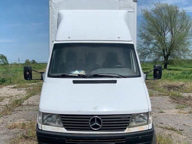 Белый Мерседес Sprinter, объемом двигателя 2.9 л и пробегом 380 тыс. км за 10000 $, фото 1 на Automoto.ua