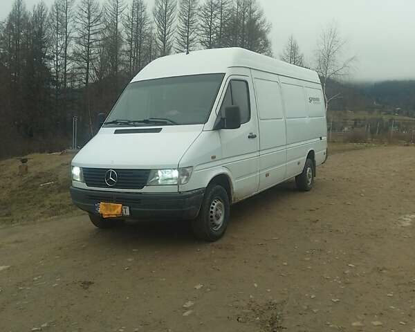Белый Мерседес Sprinter, объемом двигателя 2.9 л и пробегом 440 тыс. км за 7900 $, фото 1 на Automoto.ua