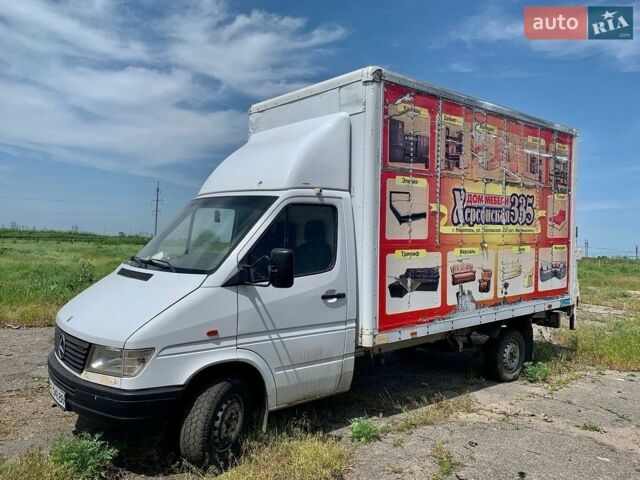 Белый Мерседес Sprinter, объемом двигателя 2.9 л и пробегом 380 тыс. км за 10000 $, фото 3 на Automoto.ua