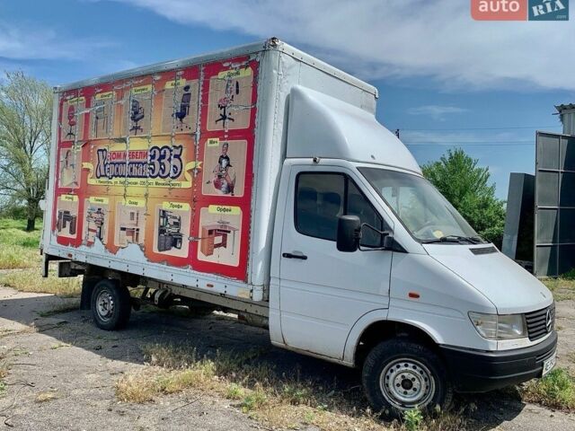 Белый Мерседес Sprinter, объемом двигателя 2.9 л и пробегом 380 тыс. км за 10000 $, фото 2 на Automoto.ua