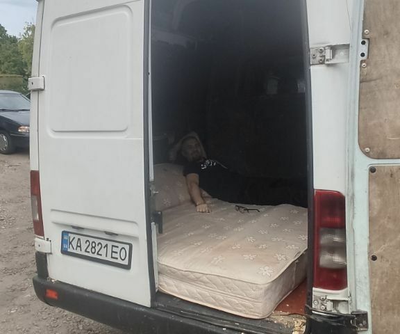 Белый Мерседес Sprinter, объемом двигателя 2.9 л и пробегом 500 тыс. км за 6000 $, фото 6 на Automoto.ua