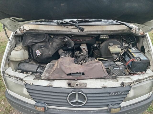 Белый Мерседес Sprinter, объемом двигателя 2.9 л и пробегом 500 тыс. км за 6000 $, фото 3 на Automoto.ua