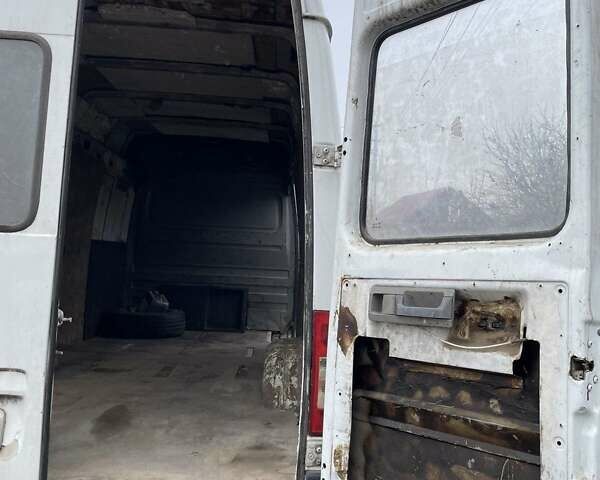 Белый Мерседес Sprinter, объемом двигателя 2.87 л и пробегом 734 тыс. км за 7250 $, фото 4 на Automoto.ua