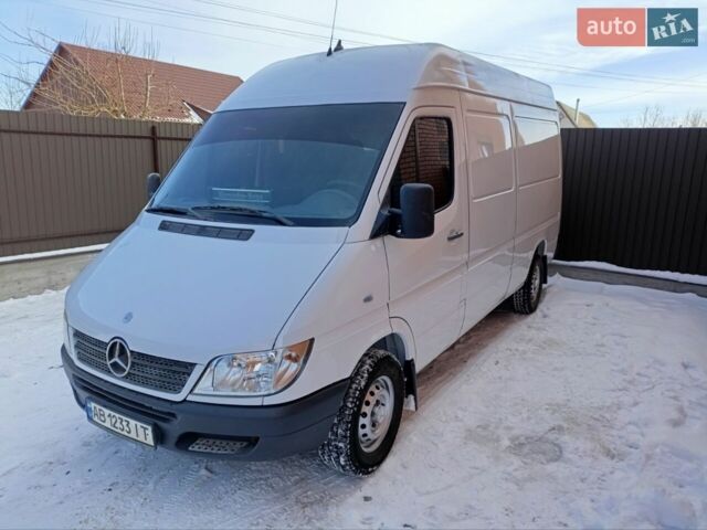 Белый Мерседес Sprinter, объемом двигателя 2.1 л и пробегом 350 тыс. км за 8999 $, фото 8 на Automoto.ua