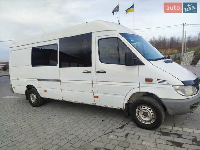 Белый Мерседес Sprinter, объемом двигателя 2.15 л и пробегом 355 тыс. км за 5800 $, фото 1 на Automoto.ua