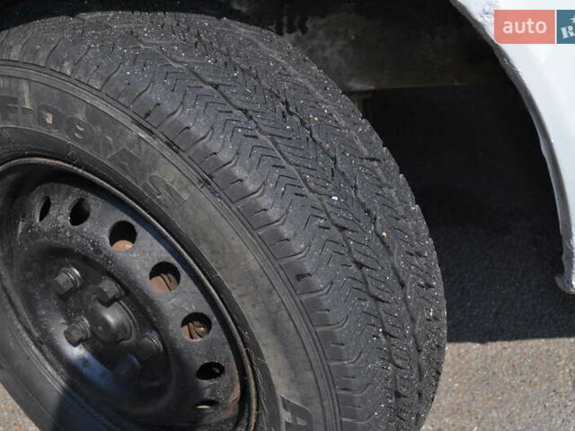 Белый Мерседес Sprinter, объемом двигателя 2.2 л и пробегом 900 тыс. км за 9000 $, фото 11 на Automoto.ua