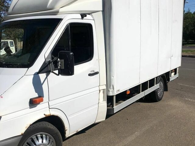 Белый Мерседес Sprinter, объемом двигателя 2.7 л и пробегом 542 тыс. км за 15600 $, фото 1 на Automoto.ua