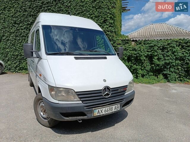 Белый Мерседес Sprinter, объемом двигателя 2.2 л и пробегом 420 тыс. км за 7900 $, фото 1 на Automoto.ua