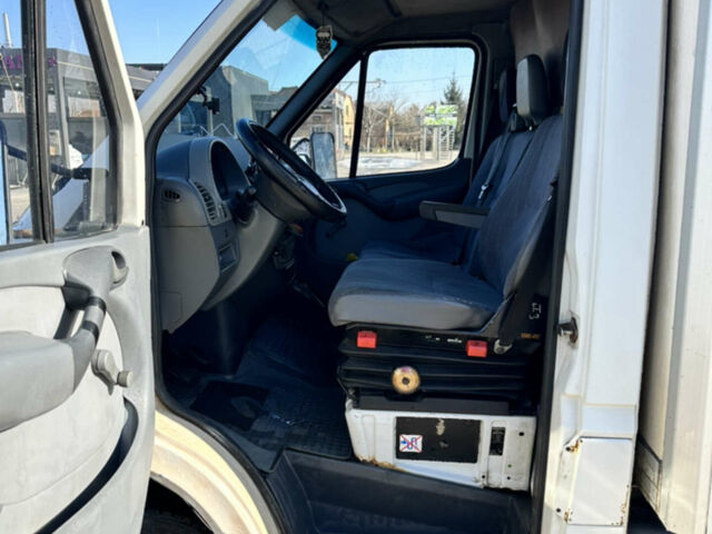 Белый Мерседес Sprinter, объемом двигателя 2.1 л и пробегом 650 тыс. км за 7500 $, фото 8 на Automoto.ua