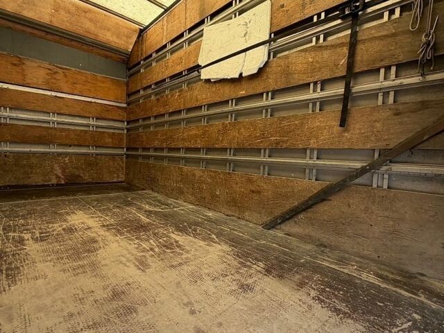 Белый Мерседес Sprinter, объемом двигателя 2.2 л и пробегом 337 тыс. км за 11499 $, фото 18 на Automoto.ua