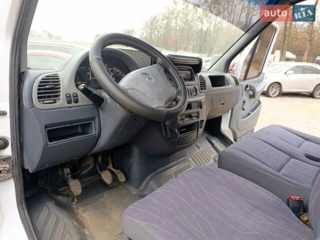 Белый Мерседес Sprinter, объемом двигателя 2.2 л и пробегом 380 тыс. км за 9700 $, фото 11 на Automoto.ua