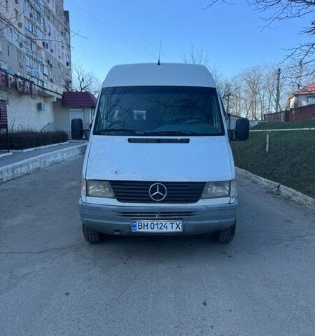 Белый Мерседес Sprinter, объемом двигателя 2.9 л и пробегом 680 тыс. км за 5000 $, фото 2 на Automoto.ua