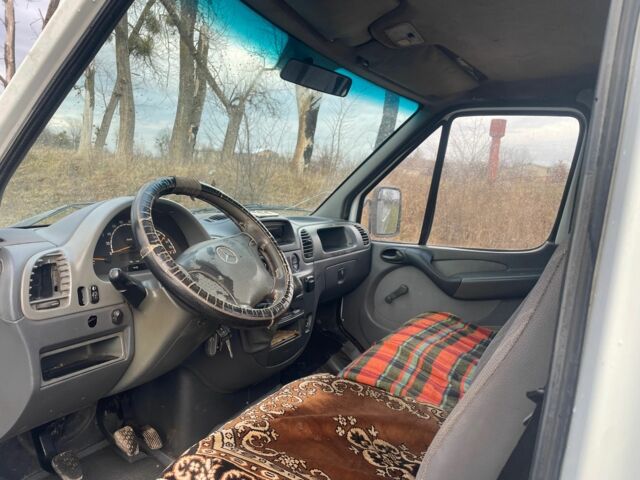 Белый Мерседес Sprinter, объемом двигателя 2.1 л и пробегом 613 тыс. км за 9900 $, фото 2 на Automoto.ua
