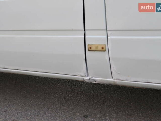 Белый Мерседес Sprinter, объемом двигателя 2.2 л и пробегом 900 тыс. км за 9000 $, фото 20 на Automoto.ua