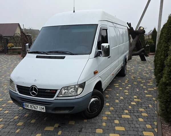 Белый Мерседес Sprinter, объемом двигателя 2.7 л и пробегом 606 тыс. км за 11900 $, фото 2 на Automoto.ua
