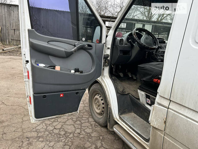 Белый Мерседес Sprinter, объемом двигателя 2.7 л и пробегом 758 тыс. км за 6500 $, фото 7 на Automoto.ua